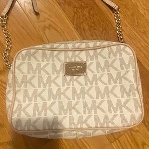 Micheal Kors Jet Set crossbody